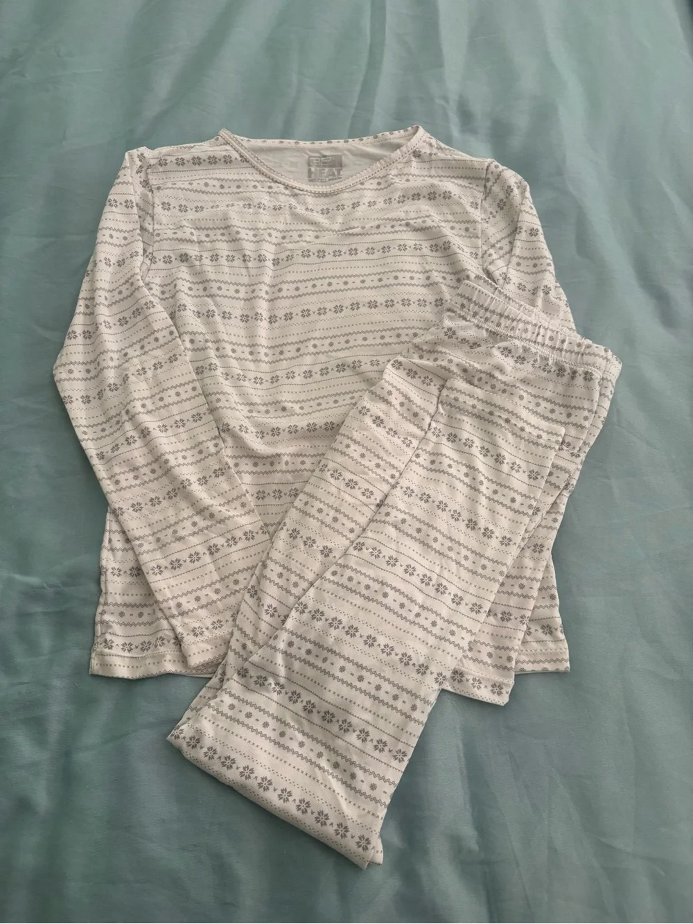32 Degrees Girls Long Sleeve Pajama Set - White with Gray Print